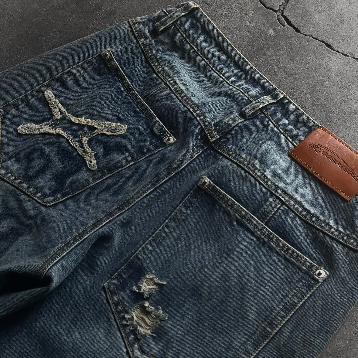 DISTRESSED ROCKSTAR DENIM